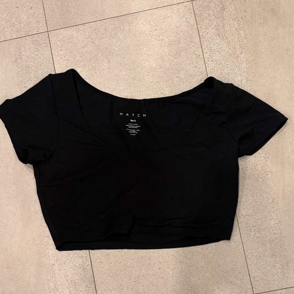 Hatch Women's Elegant Black Crop Top